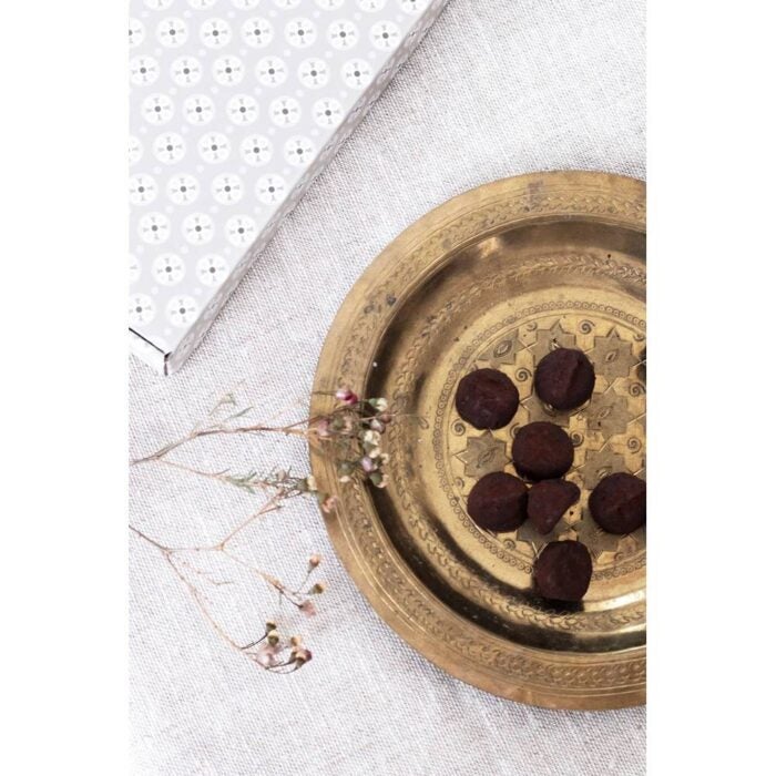 Piparit & Suklaa Jänömetsä Rasiassa - Image 2